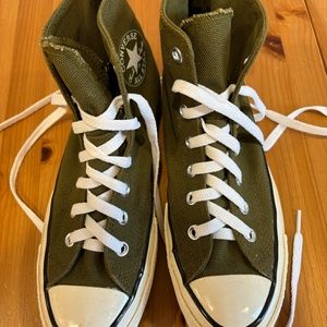 Converse Chuck Taylor Gore-Tex high top sneakers W8/M6 Olive Green, like new